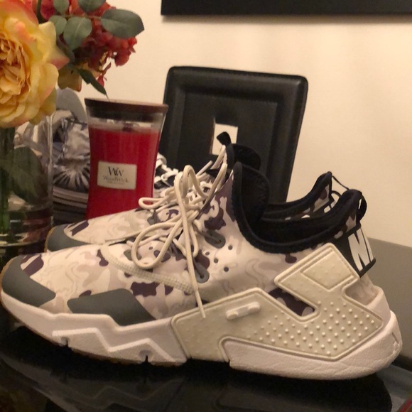 Nike Other - NIKE AIR HUARACHE RUN SNEAKERS MENS SIZE 11.5